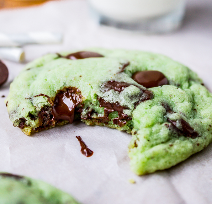 st patricks day mint chocolate chip cookies